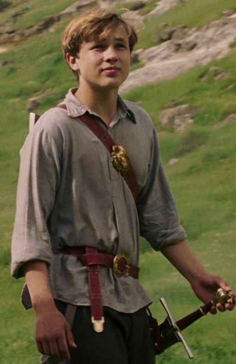 Peter Chronicles Of Narnia, Peter Pensive Narnia, Edward Narnia, Narnia Prince Caspian Aesthetic, Peter From Narnia, William Moseley Narnia, Peter Pensive, Chronicles Of Narnia Peter, Narnia Peter Pevensie