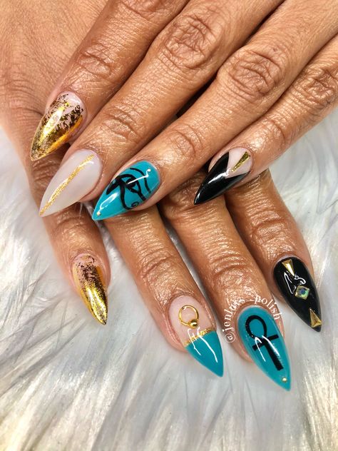 Egyptian Nails Cleopatra, Nails For Egypt Trip, Cleopatra Nails Ideas, Eye Of Horus Nails, Ankh Nail Design, Egyptian Inspired Nails, Egypt Nail Art, Egypt Inspired Nails, Cleopatra Nails Egypt