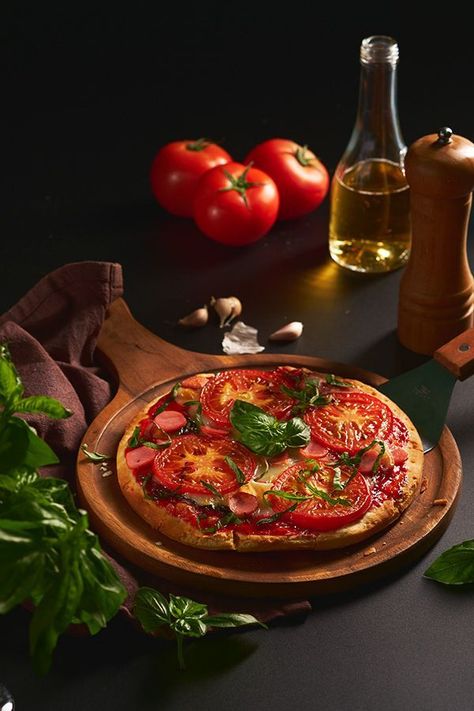 all about food Pizza Food Styling, Pizza Photography Instagram, Pizza Photoshoot Ideas, Pizza Photography Food Styling, Pizza Photography Ideas, Food Photography Pizza, Pizza Food Photography, Pizza Creative, Pizza Photoshoot