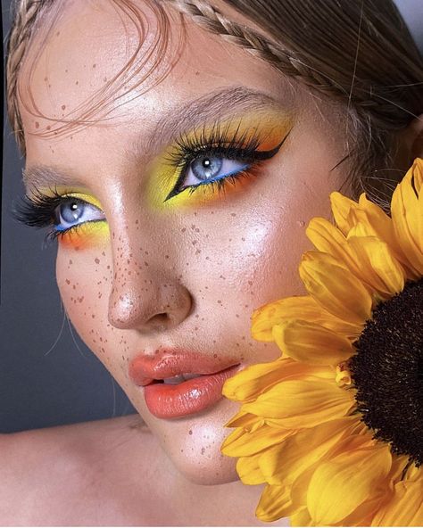 Ramp Walk Makeup Look, Artistic Makeup Photography, Makeup Photography Ideas Portraits, Colorful Makeup Photoshoot, Still Photography Makeup Look, High Fashion Eye Makeup, Creative Makeup Photoshoot Ideas, Vogue Makeup Looks, Makeup Shoot Ideas Photoshoot