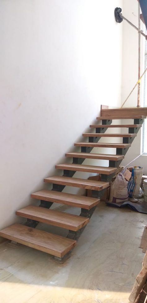 Stylish staircase design with MS backbone and wooden steps Ms Stairs Design, Ms Staircase Designs, Stairway Railing Ideas, Girly Room Ideas, Game Outfits For Women, Shop Elevation, Front Porch Decor Fall, Football Game Outfits, Wooden Staircase Railing