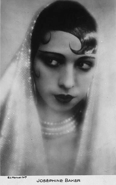 Josephine Baker Pictures and Photos - Getty Images Portrait Vintage, Louise Brooks, Josephine Baker, Vintage Black Glamour, Jazz Age, Roaring Twenties, African American Hairstyles, Old Hollywood Glamour, Downton Abbey