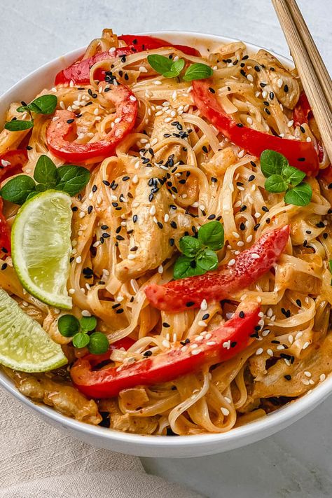 Thai Red Curry Chicken Noodles Coconut Curry Chicken And Rice Noodles, Coconut Chicken Noodles, Konjac Noodles Recipes Chicken, Coconut Rice Noodles, Thai Red Curry Chicken With Rice Noodles, Swimming Rama Recipe, Curry Noodles Recipe, Konjac Noodles Recipes, Curry Noodle Bowl