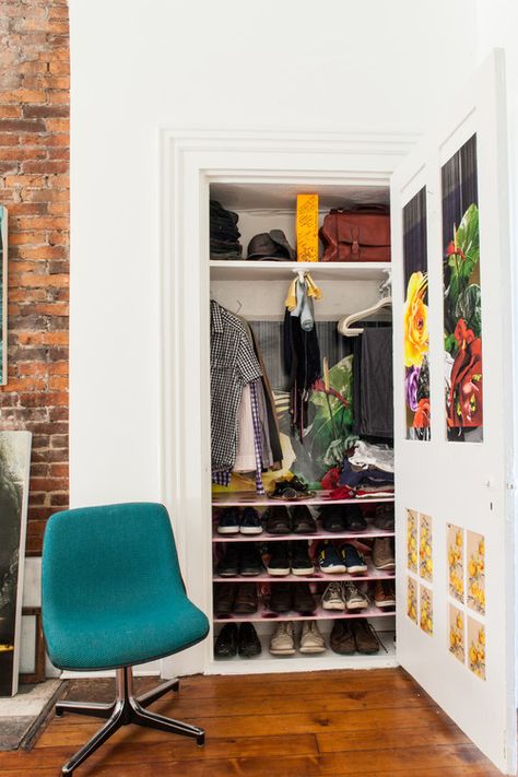 Small Closets Tips and Tricks Shallow Closet, Small Closet Solutions, Small Closet Design, Narrow Closet, Best Closet Organization, Dressing Design, Closet Planning, Small Closet Space, Closet Hacks Organizing