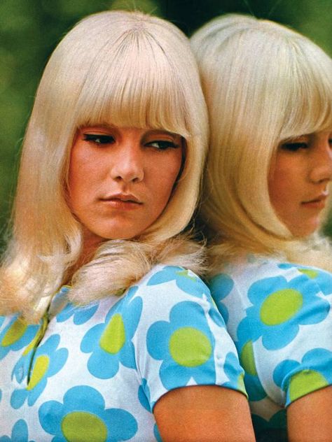 1960s Glamour, Women Singers, 60s Aesthetic, Ye Ye, Vartan Sylvie, Groovy Clothes, French Pop, British Movies, 60's Style