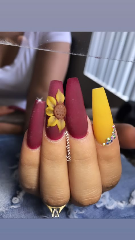 Fall Nails With Flowers, Sunflower Nail Art Designs, Sunflower Fall Nails, Mexico Nails Designs, Cute Sunflower Nails, Fall Sunflower Nails, Badass Nails, Mexico Nails, Rose Nail Design