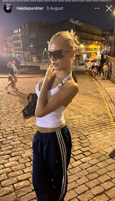 Adidas Outfit Ideas, Outfit Ideas Adidas, Adidas Fits, Cool Joggers, Diesel Heels, Slick Back Hairstyle, Black Joggers Outfit, Adidas Aesthetic, Girls Night Drinks