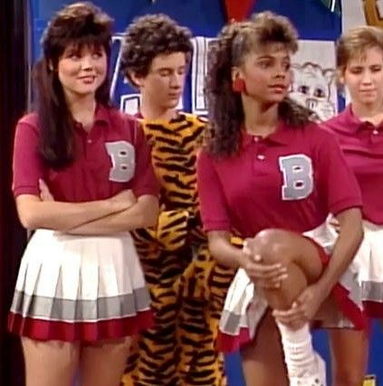 80s Cheerleader Hair, Lisa Turtle Outfits, Saved By The Bell Lisa Outfits, Kelly Kapowski Cheerleader, Saved By The Bell Kelly, Kelly Kapowski Style, Saved By The Bell Cheerleader, Lisa Turtle Saved By The Bell, Tiffani Amber Thiessen Saved By The Bell