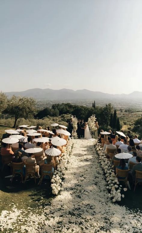 Wedding Ideas 2024, Unique Themes, Umbrella Wedding, Tuscan Wedding, Wedding Money, Villa Wedding, Portugal Wedding, Creative Wedding Ideas, Tuscany Wedding