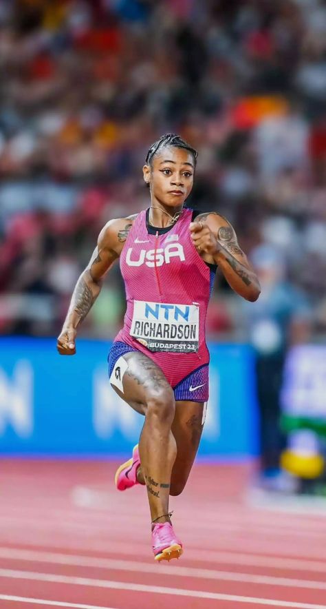 Sha'Carri Richardson sprinter World Championship Game Track Race Track training winner gold medal American Athlete Olympics Participant Female Sprinter, Fifa Cup, Volleyball Athlete, Field Athletes, 2024 Summer Olympics, Heavy Weight Lifting, Long Jump, Business Sales, Best Portraits