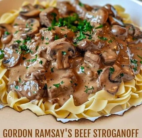 Simple Beef Stroganoff, Crock Pot Stroganoff, Best Beef Stroganoff, Beef Stroganoff Crockpot, Beef Stroganoff Recipe, Beef Stroganoff Easy, Leftover Beef, Potted Beef, Stroganoff Recipe