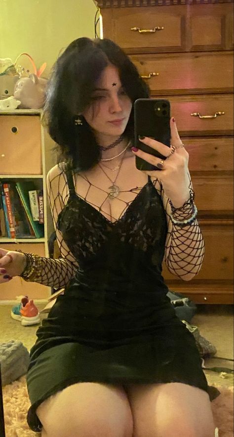 Curvy Goth Outfit Summer, Goth Gf Aesthetic Outfits, Hot Alternative Outfits, Hot Goth Outfits Aesthetic, Cute Goth Summer Outfits, Goth Gf Outfits, Hot Alternative Woman, Summer Goth Outfits Grunge, Curvy Goth Fashion