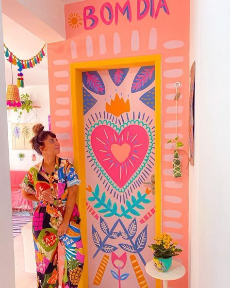 House Salon Interior Design, Cool Door Painting, Door Paint Design, Door Decorations Bedroom, Funky Wall Paint Ideas, Boho Mural, Door Art Ideas, Mural Door, Diy Door Decor