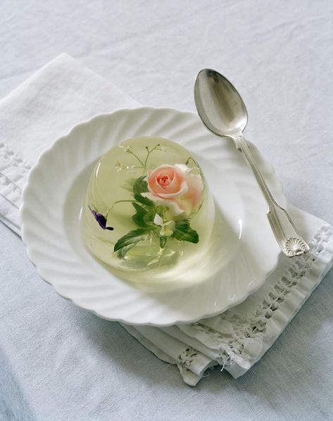 Jello Art, Gelatin Art, Jelly Art, Jelly Cake, Tim Walker, Jell O, White Plate, Japanese Sweets, Edible Flowers