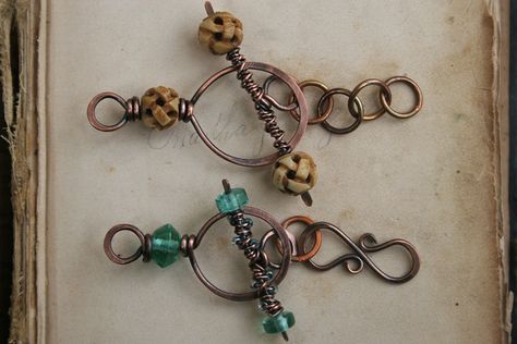 Deryn Mentock is at it again! The Art of Closure is a new online class she is offering that looks to be fabulous! Learn to create b... Cloak Clasp, Jewelry Making Classes, Stone Bead Jewelry, Diy Jewelry Inspiration, Jewelry Words, Chain Maille, Jewelry Clasps, Wire Work Jewelry, Jewelry Techniques