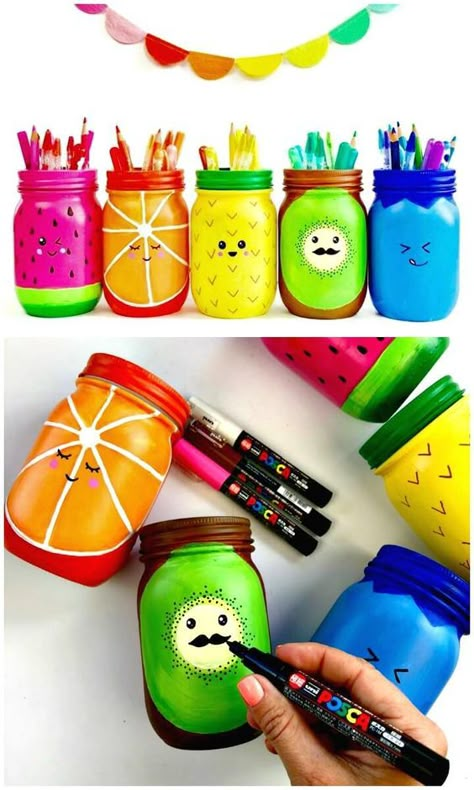 Are you looking for a few simple ideas how to keep your kids busy this weekend? Here are 15 of the hottest DIIY crafts for kids from Pinterest. Make fruit fans, superhero masonjars and much more! Mason Jar Craft, Diy Keramik, Hadiah Diy, Diy Summer Crafts, Rainbow Fruit, Diy Jar Crafts, Wine Bottle Diy Crafts, Mason Jar Crafts Diy, Cadeau Diy