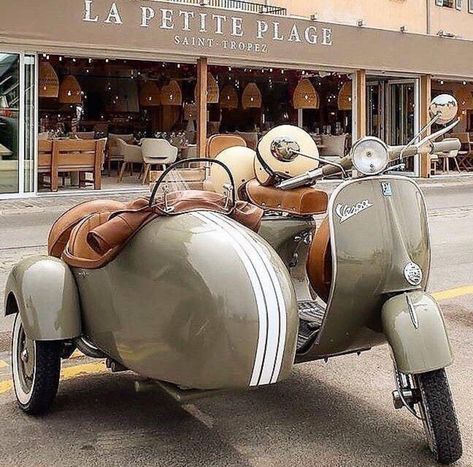 Vespa Sidecar, Retro Vespa, Motorcycle Sidecar, Vespa Vintage, Best Mysteries, Vespa Scooters, Classic Mercedes, Vespa Lambretta, Classy Cars