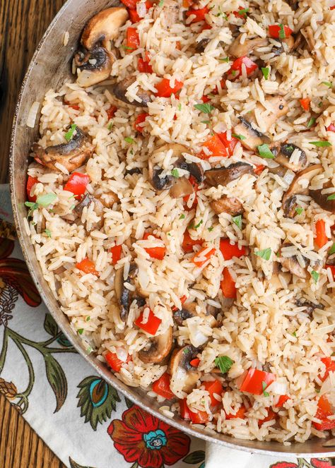 Mushroom and Bell Pepper Rice Pilaf Pilau Rice Recipe, Vegetable Rice Pilaf, Mushroom Rice Recipes, Pepper Rice, Pilau Rice, Slow Cooker Baked Beans, Rice Pilaf Recipe, Pilaf Recipes, Mushroom Rice