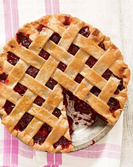 Fresh Cherry Pie Recipe, Fresh Cherry Pie, Sugar Cream Pie, Homemade Cherry Pies, Cherry Pie Recipe, Summer Pie, Tart Filling, Raspberry Pie, American Desserts