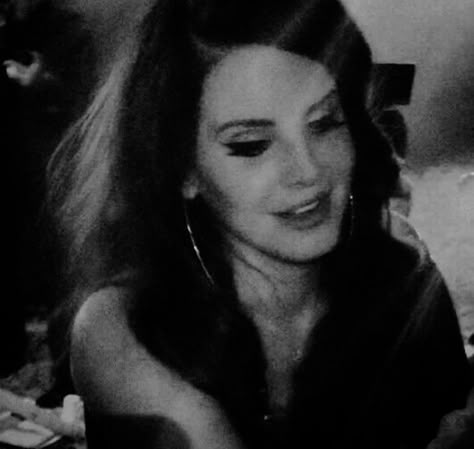 Lana Del Rey Pfp Black And White, Lana Del Rey Love, Lana Rey, Elizabeth Grant, Pretty Star, Lana Del Ray, Fav Celebs, Black Aesthetic, Lana Del Rey