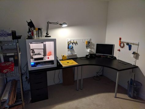 Pc Setup Aesthetic, Printer Desk, 3d Printer Enclosure, Desk Organisation, Computer Desk Setup, 3d Printing Diy, 3d Printer Projects, 3d Printer Diy, Office Workspace