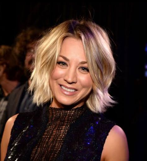 Growing Out A Bob, Kaley Cuoco Hair, Hair Stages, Growing Out Bangs, Kaley Couco, Growing Out Hair, Blonde Bob Haircut, Hair Evolution, Growing Out Short Hair