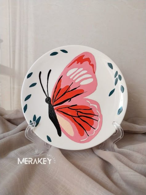 Our new handpainted decorative plate "𝕻𝖆𝖕𝖎𝖑𝖑𝖔𝖓" 🦋🎨 Size: 18 cm . . . #merakeygallery #merakeyeg #artgallery #thehandmadeheaven #handpaintedwithlove #decorativeplates #butterfly #butterflylovers #wallart #homedecor #uniquegift #handmadegifts #smallbusiness #supportsmallbusiness #artsofinstagram #localbrand #madewithlove #faitavecamour #merakimade Butterfly Plates Ceramic, Butterfly Ceramic Painting, Ceramics Butterfly, Butterfly Pottery Painting Ideas, Butterfly Pottery Painting, Pottery Butterfly, Butterfly Ceramics, Butterfly Pottery, Pottery Painting Ideas Easy