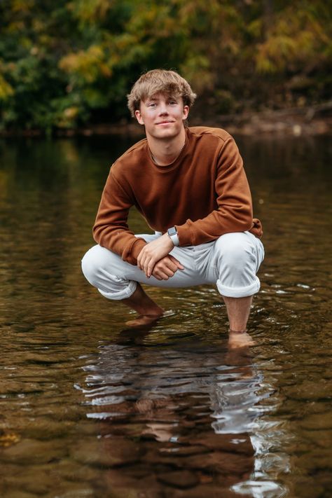 Male senior picture in water Lake Senior Pictures, Senior Sports Photography, Boy Senior Portraits, Senior Year Pictures, Outdoor Senior Pictures, Eagle Idaho, Senior Portraits Male, Senior Photos Boys, Senior Photoshoot Poses