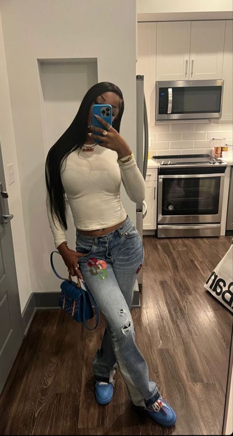 Cute Jeans Outfit Black Women, Cool Outfits Black Women, Long Sleeve White Shirt Outfit, Essentials Shorts Outfit, Low Rise Jeans Outfit Black Women, Fashion School Outfits, Fly Fits, Fly Outfit