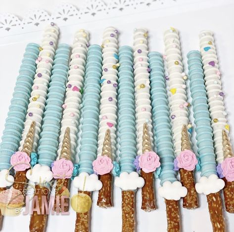 Unicorn y, unicorn party, unicorn treats Unicorn Treats, Pretzel Rods, Covered Strawberries, Apple Cake, Chocolate Covered Strawberries, Unicorn Party, Unicorn Birthday, Pretzels, Chocolate Covered