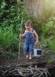 Little Farmer Fisherman Hay Bale Christmas Photoshoot, Mini Photoshoot Ideas, Toddler Boy Photography, Toddler Pictures, Toddler Photoshoot, Boy Photo Shoot, Toddler Photos, Toddler Photography, Foto Baby