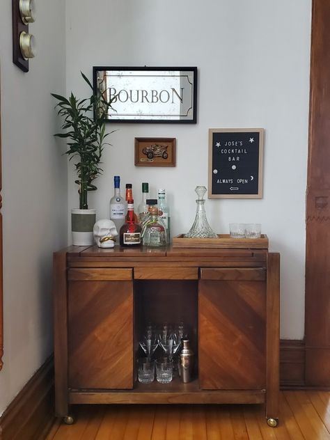 Masculine decor for our bar cart Mens Bar Cart, Living Room Masculine, Bachelor Pad Decor, Masculine Art, Masculine Interior, Masculine Decor, Urban Apartment, Bar Cart Styling, Tea Bar