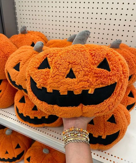 target finds | halloween | spooky season | home decor | pumpkin carving | target haul | fall home decor Fall Target, Autumn Shopping, Fall Decoration Ideas, Halloween Decor Aesthetic, Halloween Stuff, Fall Decor Ideas, Spooky Season, Halloween Bedroom Decor, Target Halloween