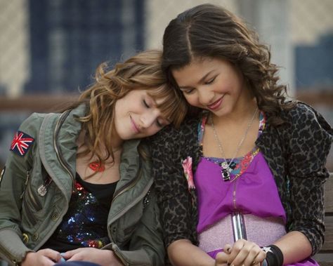 (1) Zendaya Updates 🇵🇸 on X: "'Shake It Up' premiered 13 years ago today! https://t.co/5IxwY0kVLI" / X Up Polaroid Poster, 2000 Kids Shows, Zendaya Pictures, Early 2010s Fashion, Davis Cleveland, Movie Duos, Bella Thorne And Zendaya, 2000s Girl, 2010s Fashion