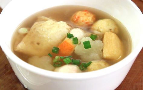 Fish cake soup / 어묵국 / Eomukguk Oden Soup, Japanese Oden, Fish Cake Soup, Korean Soups, Maangchi Recipes, Korean Fish, Steamed Fish Recipes, Fish Cakes Recipe, Korea Food