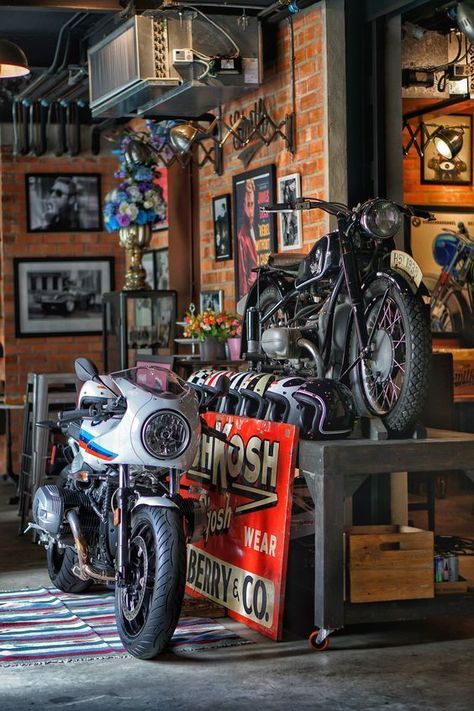 Motorcycle Workshop Ideas, Garasi Motor, Man Garage, Motorcycle Workshop, Garage Style, Cafe Racing, Garage Cafe, Motorcycle Shop, Bmw Cafe Racer