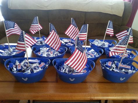 Airforce party centerpieces Air Force Chief Promotion Party, Army Welcome Home Party Ideas, Airforce Retirement Party Ideas, Military Ball Decorations, Air Force Retirement Party Ideas, Airforce Party, Navy Party Themes, Ideas For Veterans Day, Navy Centerpieces