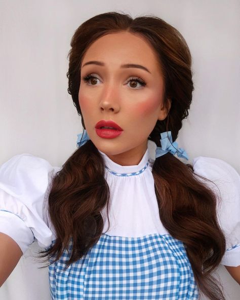 G i n a B o x ♡’s Instagram profile post: “Dorothy 👠 Wizard of Oz. . There’s no place like home! Who else loved Wizard Of Oz when they were younger? I use to watch it sooo many…” Gold And Brown Eye Makeup, Makeup Looks Soft, Fairy Halloween Makeup, Dorothy Halloween Costume, Halloween Fashion Outfits, Easy Halloween Makeup Ideas, Mermaid Makeup Halloween, Cat Halloween Makeup, Easy Halloween Makeup