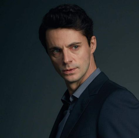 Matthew Clairmont | All Souls Trilogy Wiki | Fandom All Souls Trilogy, Matthew Clairmont, Diana Bishop, Grey Green Eyes, Matthew William Goode, Witch Tv Series, Souls Trilogy, Chris Roberts, Discovery Of Witches