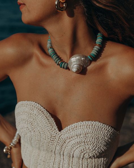 Little cala in Mallorca top @zara shell necklace @bambola_jewelry Leo Necklace, Necklace Outfit, Candy Necklaces, Cool Accessories, Seashell Necklace, Chunky Bracelets, Silver Lake, Shell Necklace, Shell Necklaces