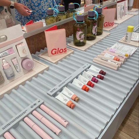 Glossier London, Beauty Job, London Shops, Kpop Shop, London Trip, London Shopping, Viral Tiktok, Follow My Instagram, London Life