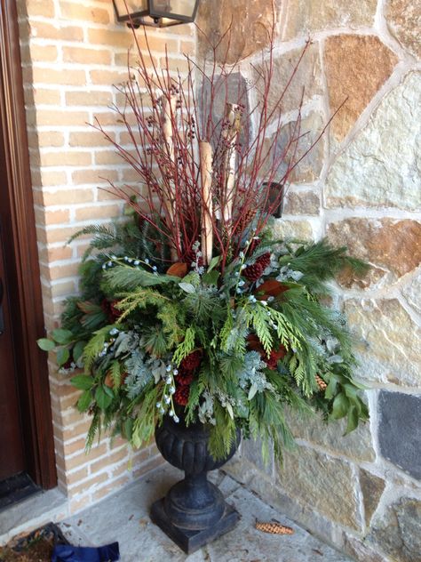 Christmas Urn Filler Ideas, Winter Outdoor Planter Ideas, Courtyard Flowers, Winter Porch Pots, Christmas Food Ideas For Dinner, Outdoor Holiday Planters, Holiday Planters, Winter Pots, Outdoor Planter Ideas