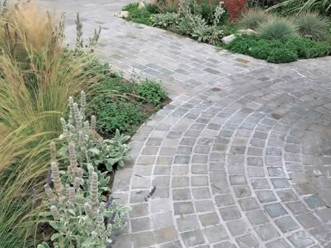 Design with cobblestone setts. Available in a choice of materials. Sizes are typicaly 100mm x 100mm and 200mm x 100mm. Ideal for paths and driveways. Circle Pathway, Stone Garden Ideas, Sandstone Setts, Driveway Borders, Stone Pathway Ideas, Driveway Border, Cobblestone Patio, Front Path, Pathway Ideas