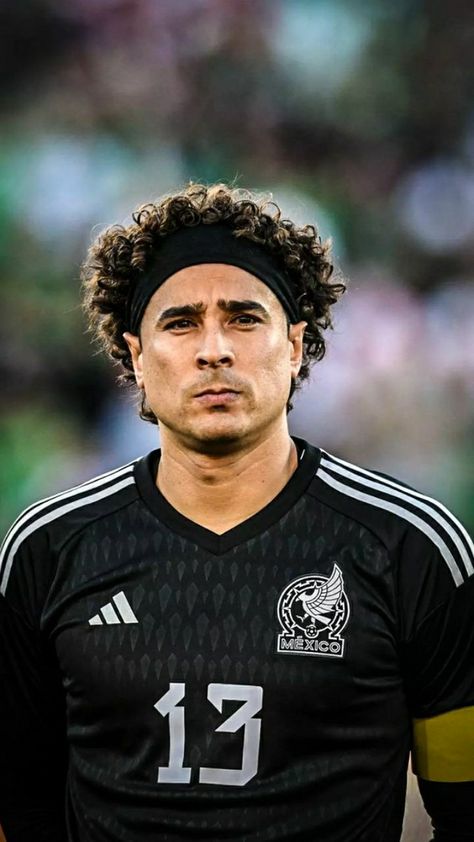 Credit to sportsimagess Ochoa Wallpaper, Memo Ochoa, Mexico Team, Mexico Blue, Soccer Outfits, Club America, Soccer Guys, Player 1, Face Sketch