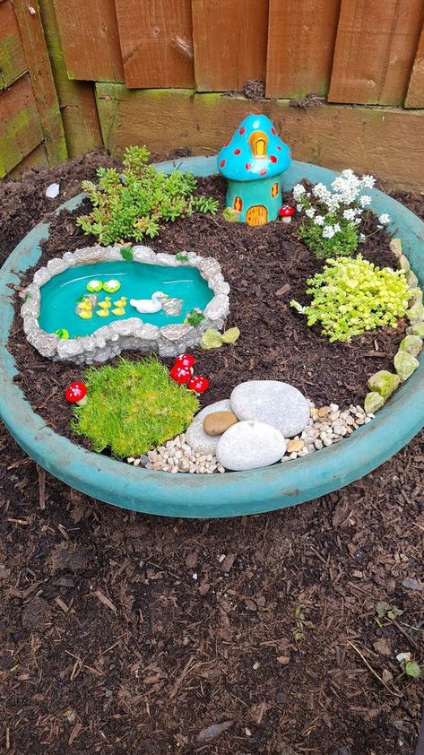 Backyard Deck Ideas On A Budget, Kids Fairy Garden, Outdoor Yard Ideas, Yard Makeover, Indoor Fairy Gardens, Garden World, Fairy Village, Fairy Garden Designs, Fairy Garden Crafts