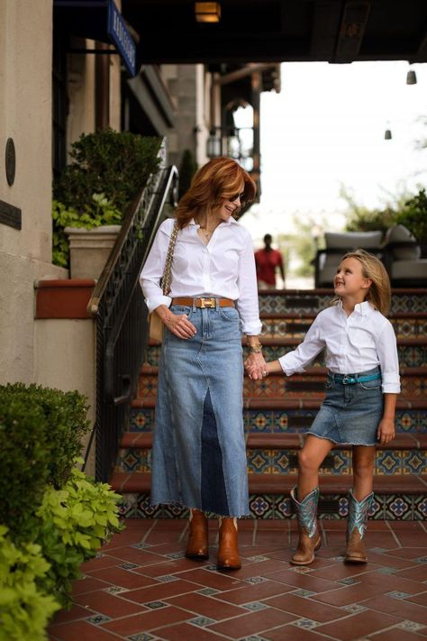 How To Pair Denim Skirt, Denim Skirt And Boots Outfit, White Shirt And Skirt Outfit, White Shirt And Denim Skirt, Denim Skirt Outfit Spring, Outfits With Denim Skirt, White Denim Skirt Outfit, Style A White Shirt, Sydney Trip