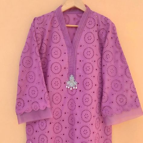 Chicken Suit Design, Short Kurti Designs Chikankari, Chicken Suits Designs, Casual Tops With Chikankari Embroidery For Eid, Short Chinkari Kurti, Lucknowi Chikankari Short Kurti, Summer Cotton Tunic With Chikankari Embroidery, Neck Designs For Suits, Womens Trendy Dresses