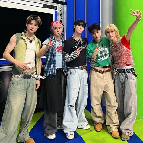 Baggy Jeans Outfit, Nct 127 Johnny, Yangyang Wayv, Nct Group, Outfits Baggy, Hip Hop Outfits, Kpop Outfits, Stage Outfits, Baggy Jeans