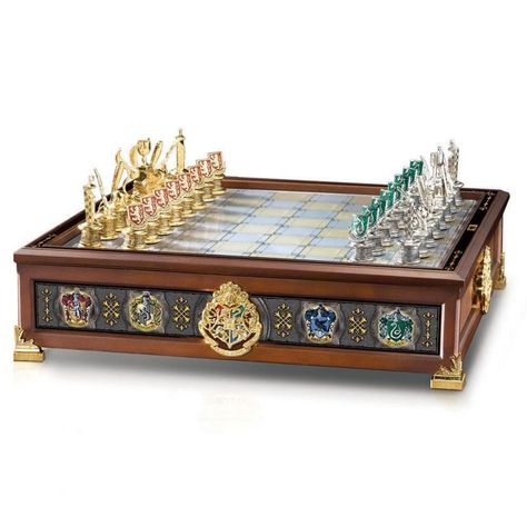 Harry Potter Chess Board - Chess Boards 2022 Harry Potter Chess Board, Harry Potter Chess Set, Harry Potter Chess, Noble Collection Harry Potter, Stile Harry Potter, Harry Potter Accessories, Harry Potter Hogwarts Houses, Film Harry Potter, Harry Potter Quidditch