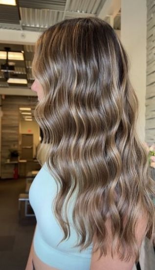 Blonde Highlits On Brown Hair, Light Brunette Highlights Straight Hair, Brunette Hair Light Highlights, Highlights Dark Brown Hair Blonde, Brunet With Blond Hilights, Different Type Of Highlights, Balayage With Light Brown Hair, Hair Inspo For Brown Hair, Hazelnut Lowlights